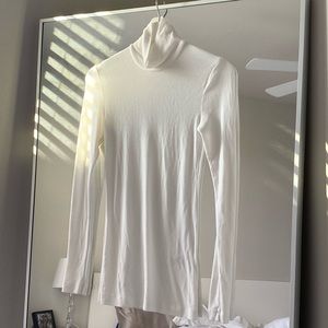 Aritzia WILFRED Only Turtleneck Oak Long-Sleeve